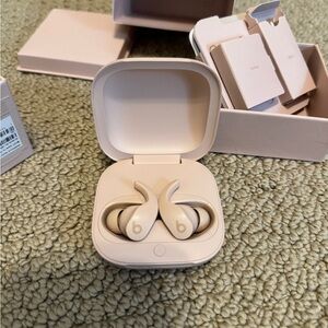 Beats x Kim (beats fit pro)